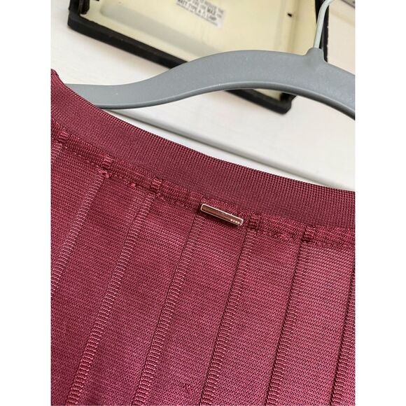 Hugo Boss Maroon Burgundy Ribbed Short Sleeve Scoop Neck Blouse, Size Medium - Picture 7 of 9